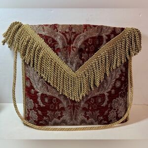 How lovely is this bag! Vintage handmade shoulder bag purse